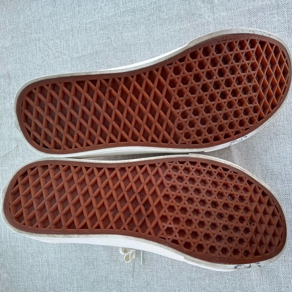 Vans White and Black Old Skool Sneakers - Picture 7 of 9